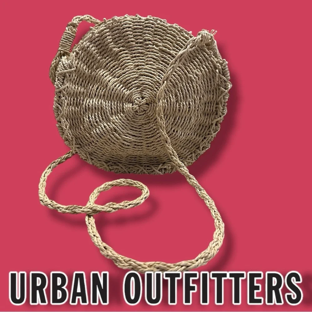 🎉HP🎉EUC Urban Outfitters Round Woven Shoulder Bag in Natural. One Size - Picture 2 of 10
